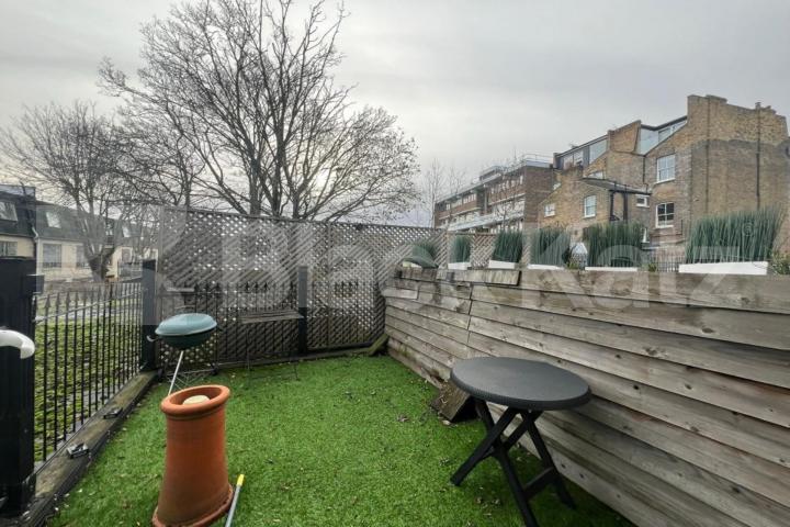 All Bills Included, duplex studio with roof terrace Lavender Hill, Clapham